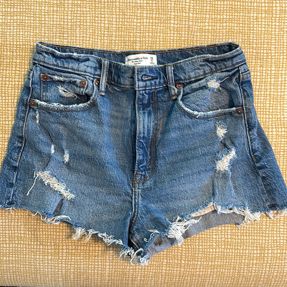 Abercrombie High Rise Mom shorts!